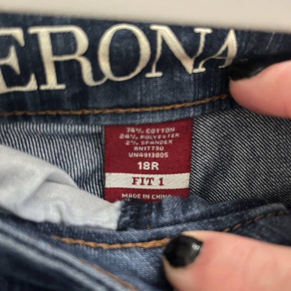 Womens jeans crop capris. Merona is the brand size 18 - Picture 3 of 3